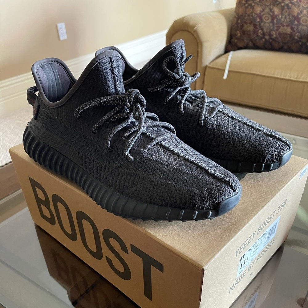 Beautiful yeezy boost v2 black